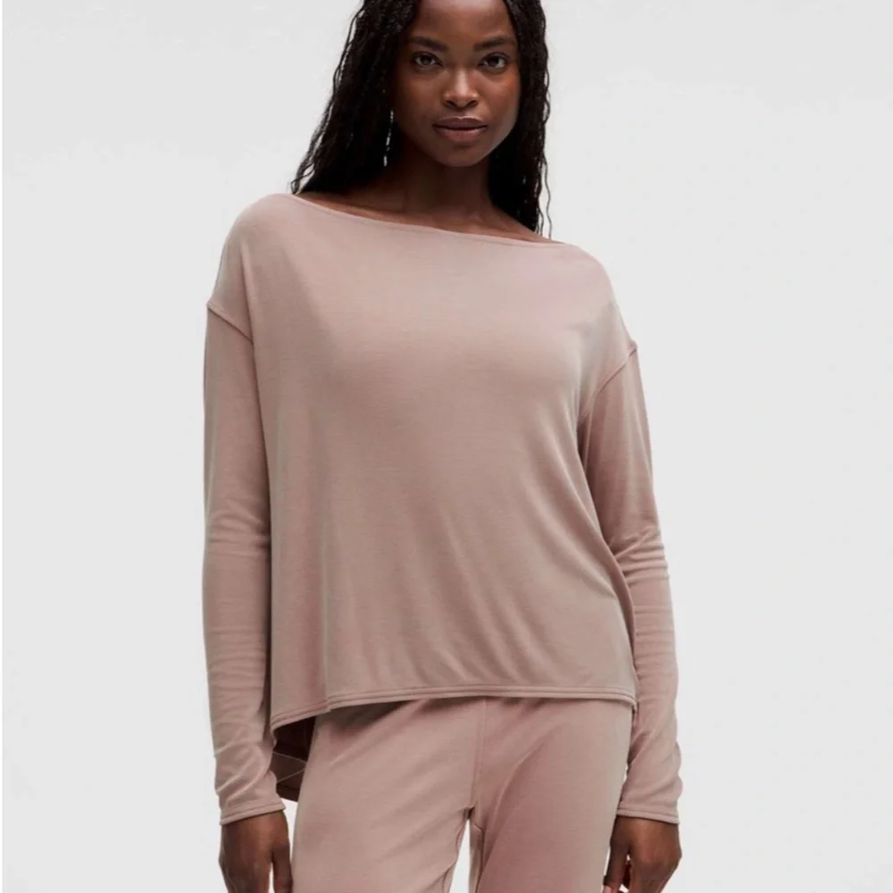 NWT lululemon Drapey Softstreme off-the-shoulder long sleeve top- size M - Picture 5 of 7